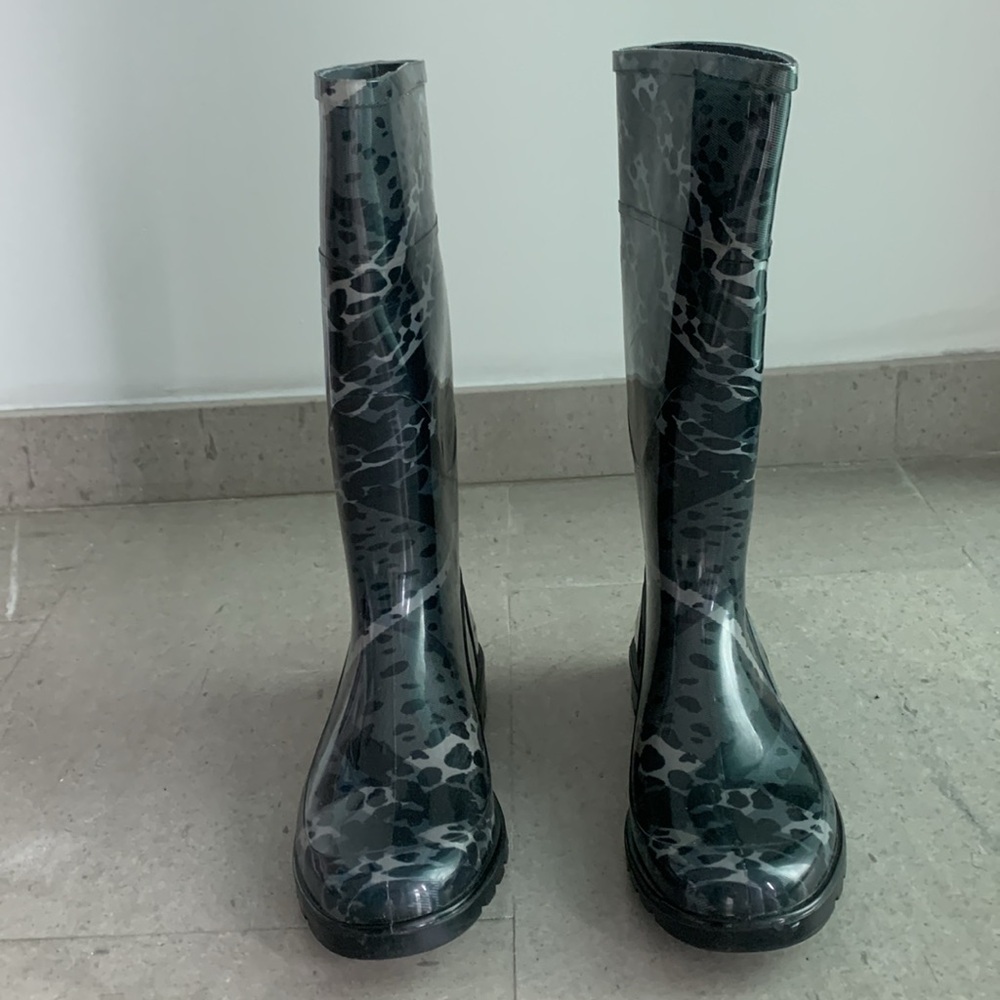 Burberry Women’s Rain Boots - Picture 6 of 10